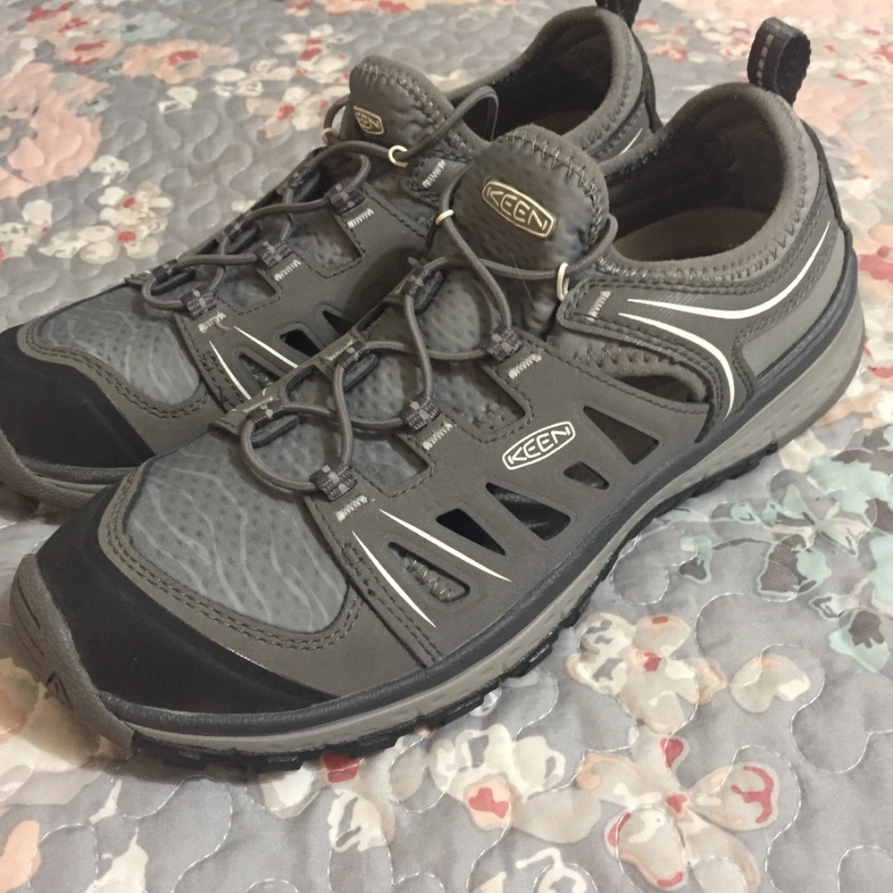 New! KEEN Slip-on Tennis Shoes! Easy Comfort! 9